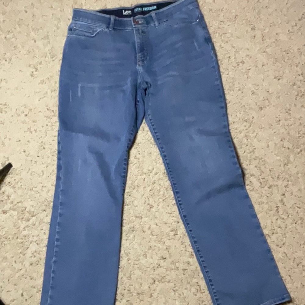 12 Lee total freedom light blue jeans